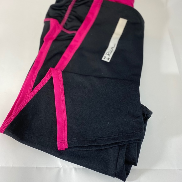 Under Armour AllseasonGear Capri Leggings - Picture 5 of 5